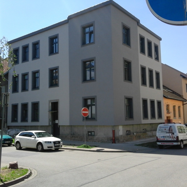 Hledáme zubaře/zubařku do našeho týmu - Wolfdental s.r.o. Hledáme zubaře/zubařku do našeho týmu - Wolfdental s.r.o.